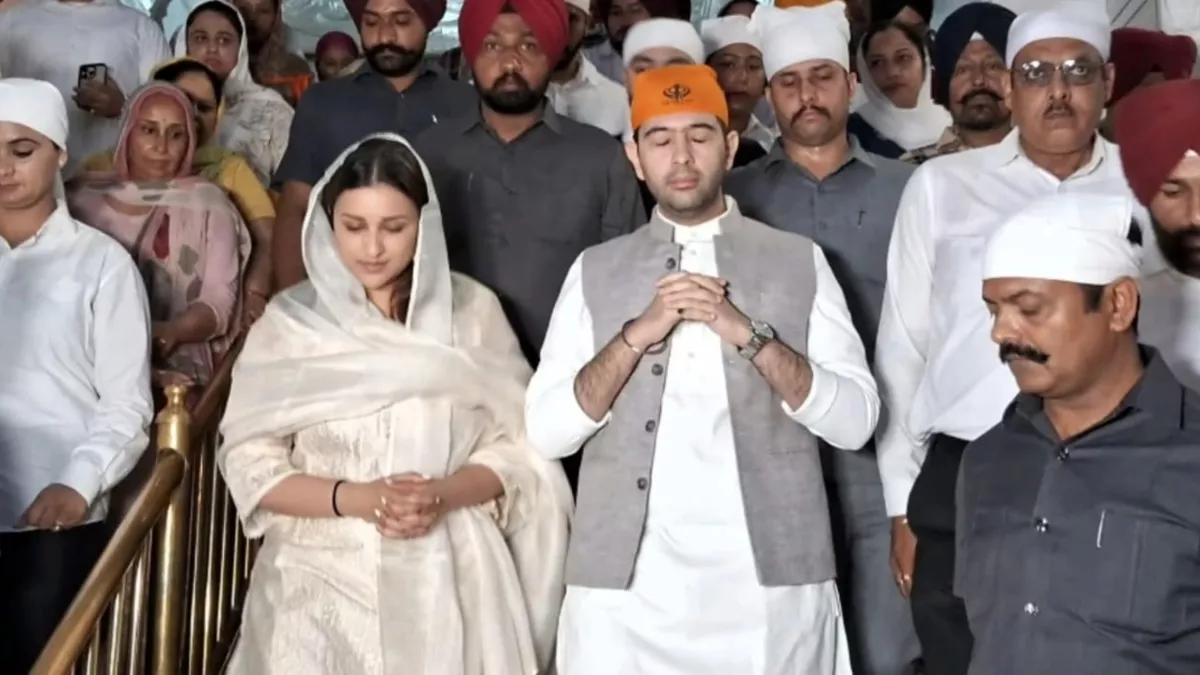 ਅੰਮ੍ਰਿਤਸਰ ਪਹੁੰਚੇ ਰਾਘਵ ਚੱਢਾ ਤੇ ਪਰਿਣੀਤੀ ਚੋਪੜਾ, ਸ੍ਰੀ ਹਰਿਮੰਦਰ ਸਾਹਿਬ ਵਿੱਖੇ ਟੇਕਿਆ ਮੱਥਾ